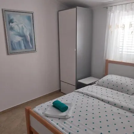 Leon Apartment *