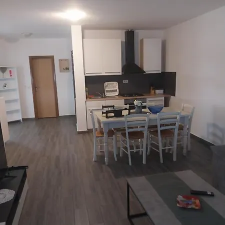 Leon Apartment *
